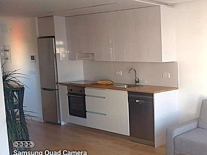 Cuina de Apartament de lloguer en Carballo amb Calefacció, Moblat i Forn