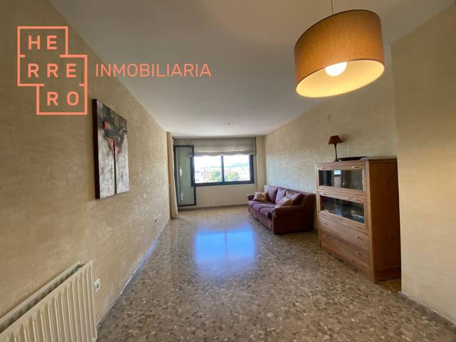 Piso en Venta en Pintor Oliet, 11 en Estación - Universidad