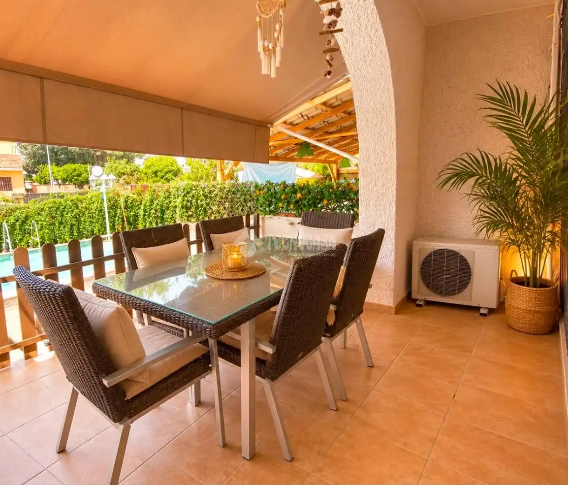Terrace of Detached homes for sale in Dos Hermanas