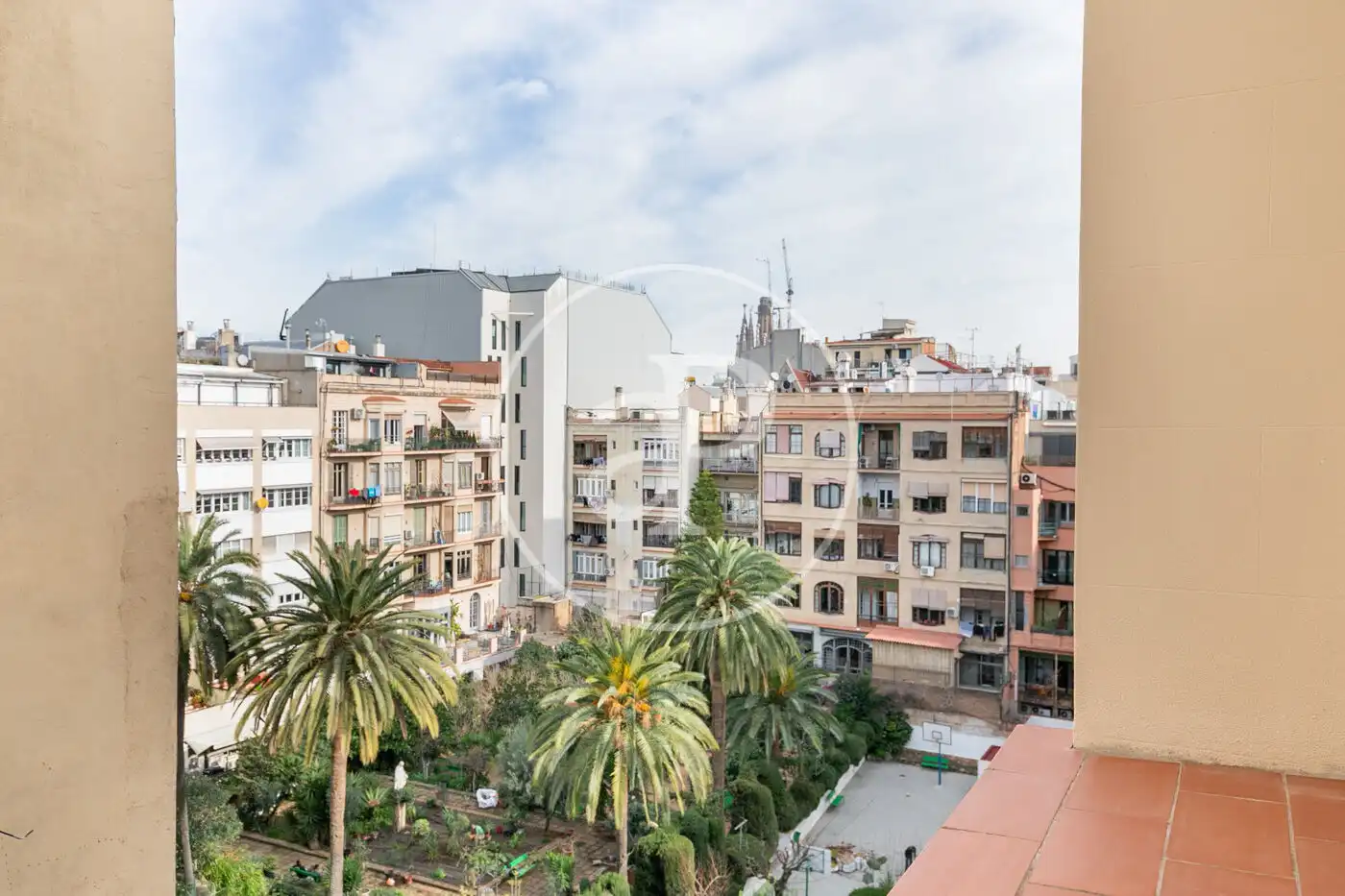 Vista exterior de Pis en venda en Barcelona amb Calefacció, Moblat i Balcó