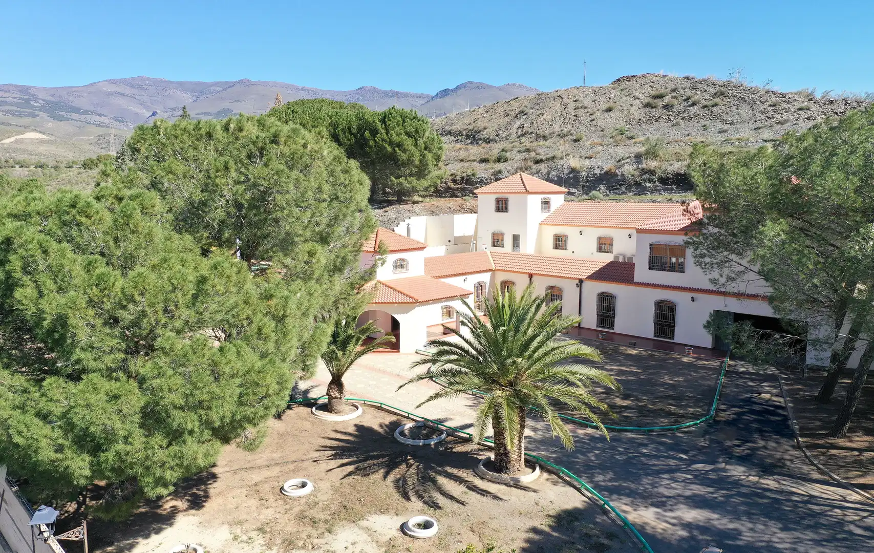 Casa rústica amb piscina en venda a Las Tres Villas