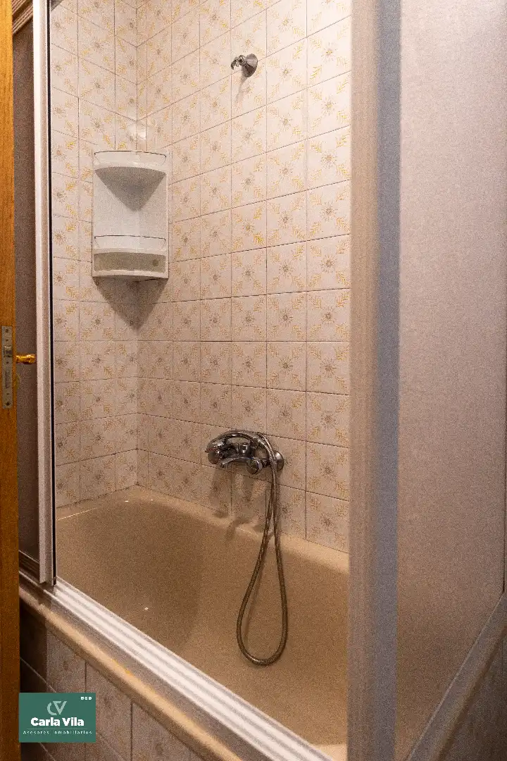 Baño de Piso en venta en Lugo con Calefacción, Trastero y Amueblado