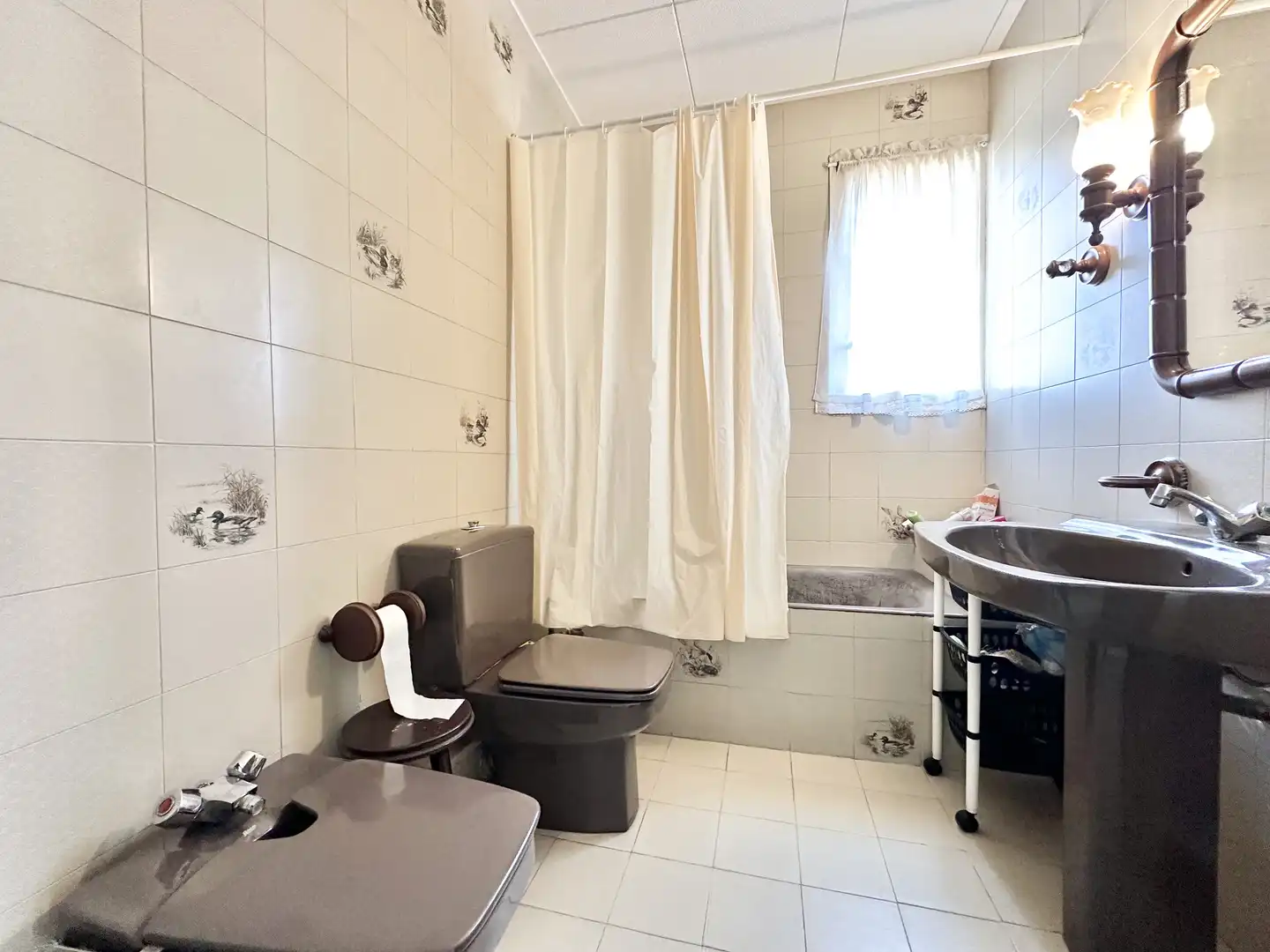 Badezimmer von Einfamilien-Reihenhaus zum Verkauf in El Masnou mit Heizung, Privatgarten und Terrasse
