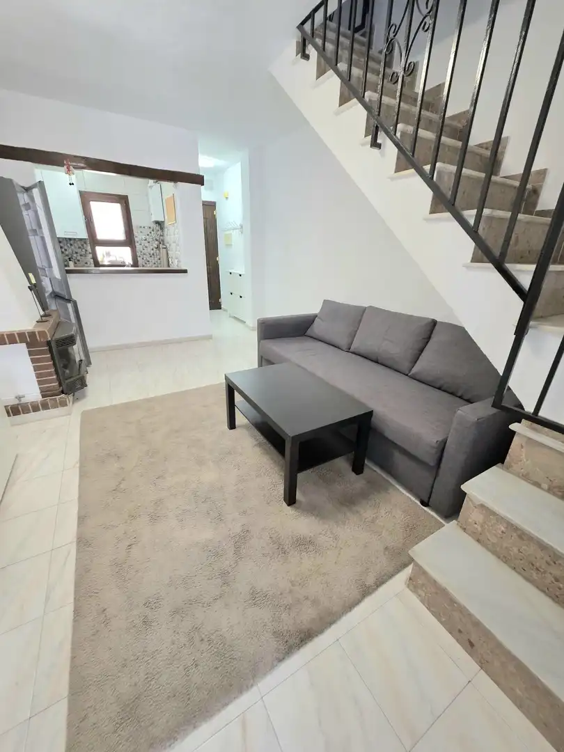 Sala d'estar de Dúplex en venda en Torrevieja amb Aire condicionat, Terrassa i Moblat