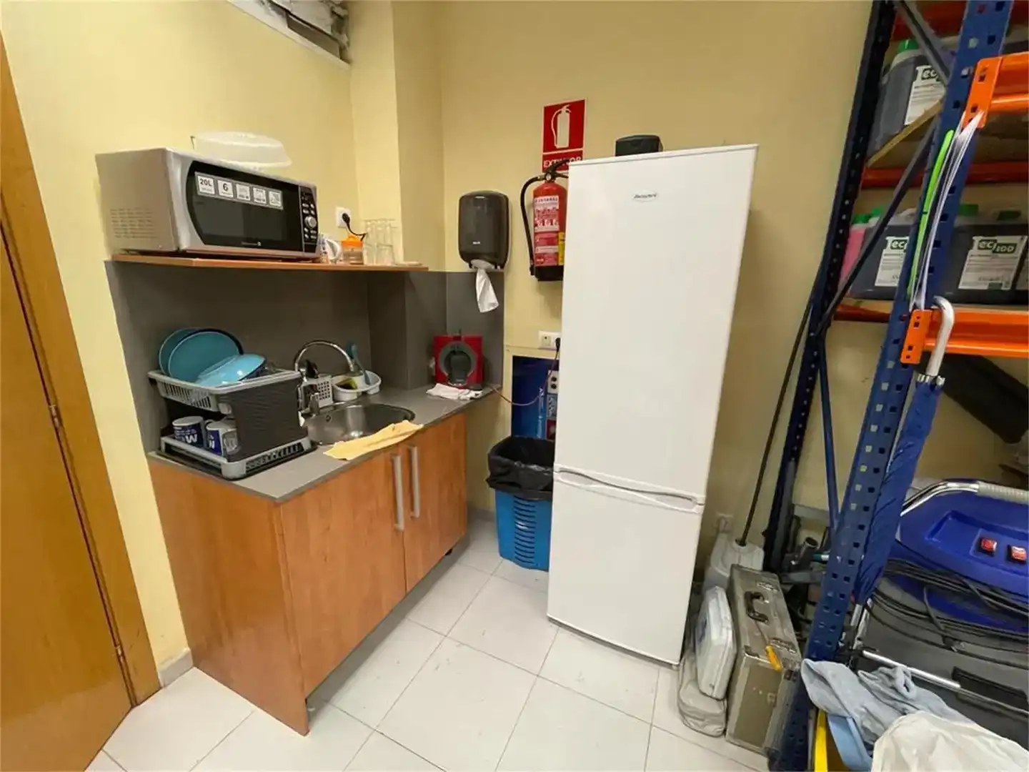 Cuina de Local de lloguer en Barcelona amb Aire condicionat
