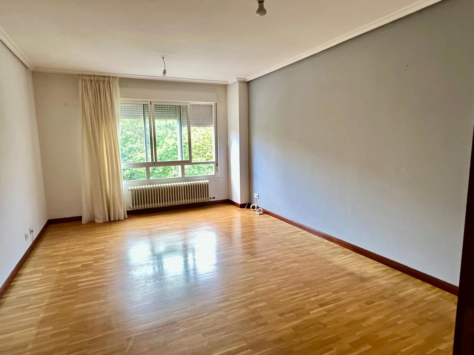 Living room of Flat for sale in  Logroño  with Heating, Parquet flooring and Terrace
