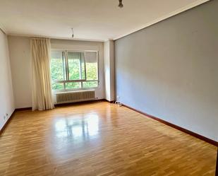 Sala d'estar de Pis en venda en  Logroño amb Calefacció, Parquet i Terrassa