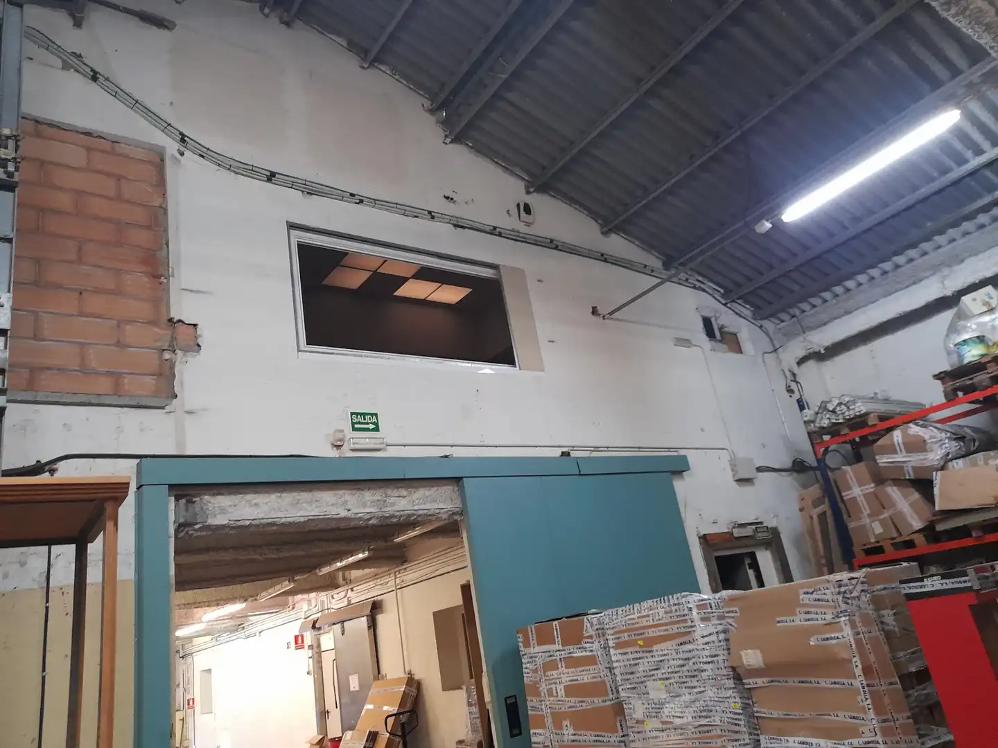 Fabrikhallen zum Verkauf in Terrassa mit Heizung