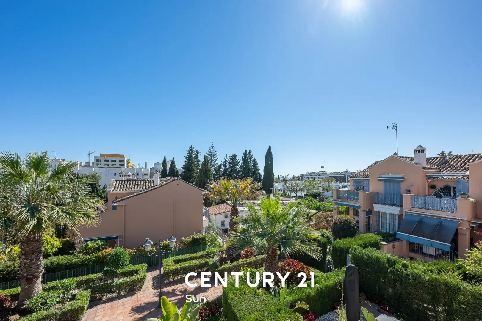Vista exterior de Casa adosada en venta en Marbella con Aire acondicionado, Calefacción y Jardín privado