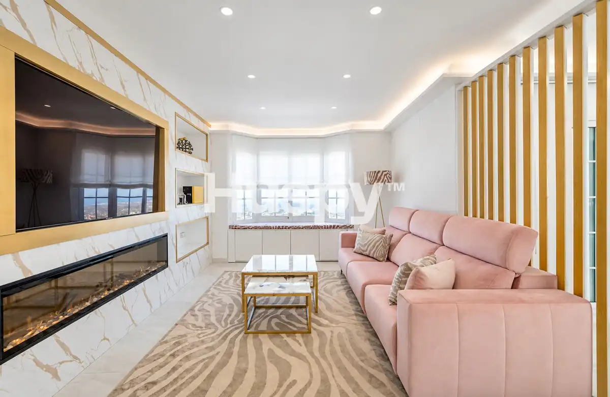 Semi-detached house with terrace for sale in Calle Liverpool, imagen 2