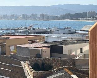 Vista exterior de Apartament de lloguer en Palamós amb Aire condicionat