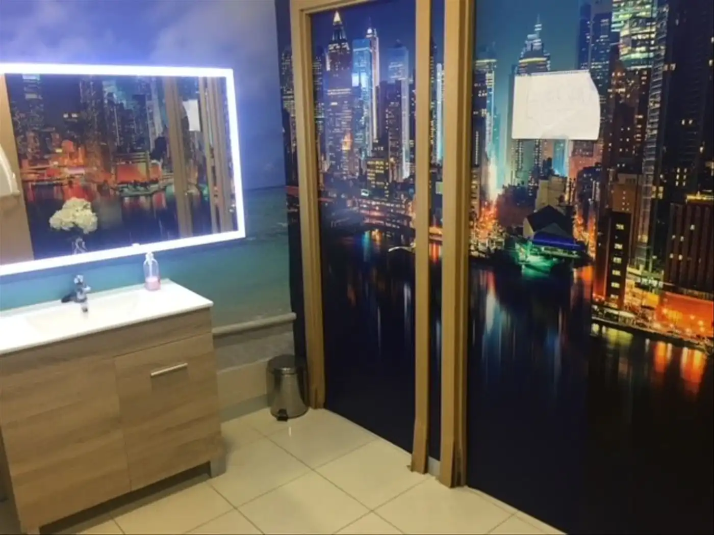 Baño de Local en traspaso en Manresa con Aire acondicionado, Calefacción y Amueblado