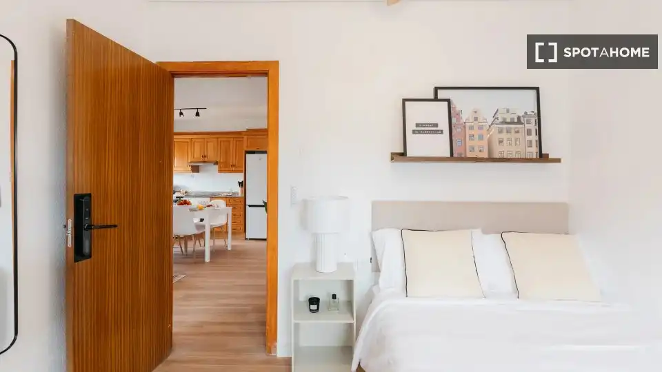 Habitación de Piso de alquiler en Valencia con Aire acondicionado, Calefacción y Amueblado
