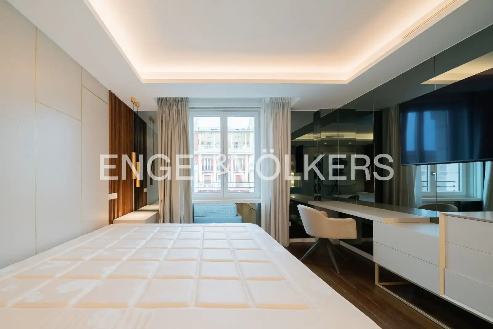 Bedroom of Flat for rent in Madrid  with Air Conditioner, Heating and Swimming Pool