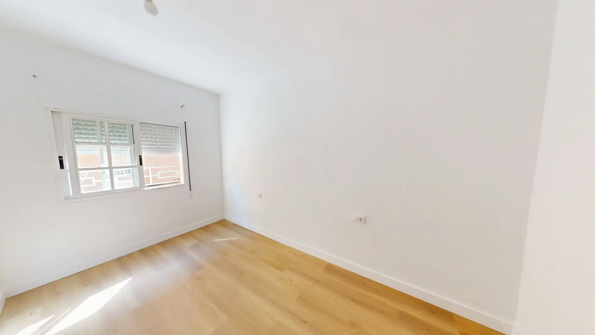 Schlafzimmer von Wohnung zum Verkauf in Almería mit Klimaanlage und Waschmaschine
