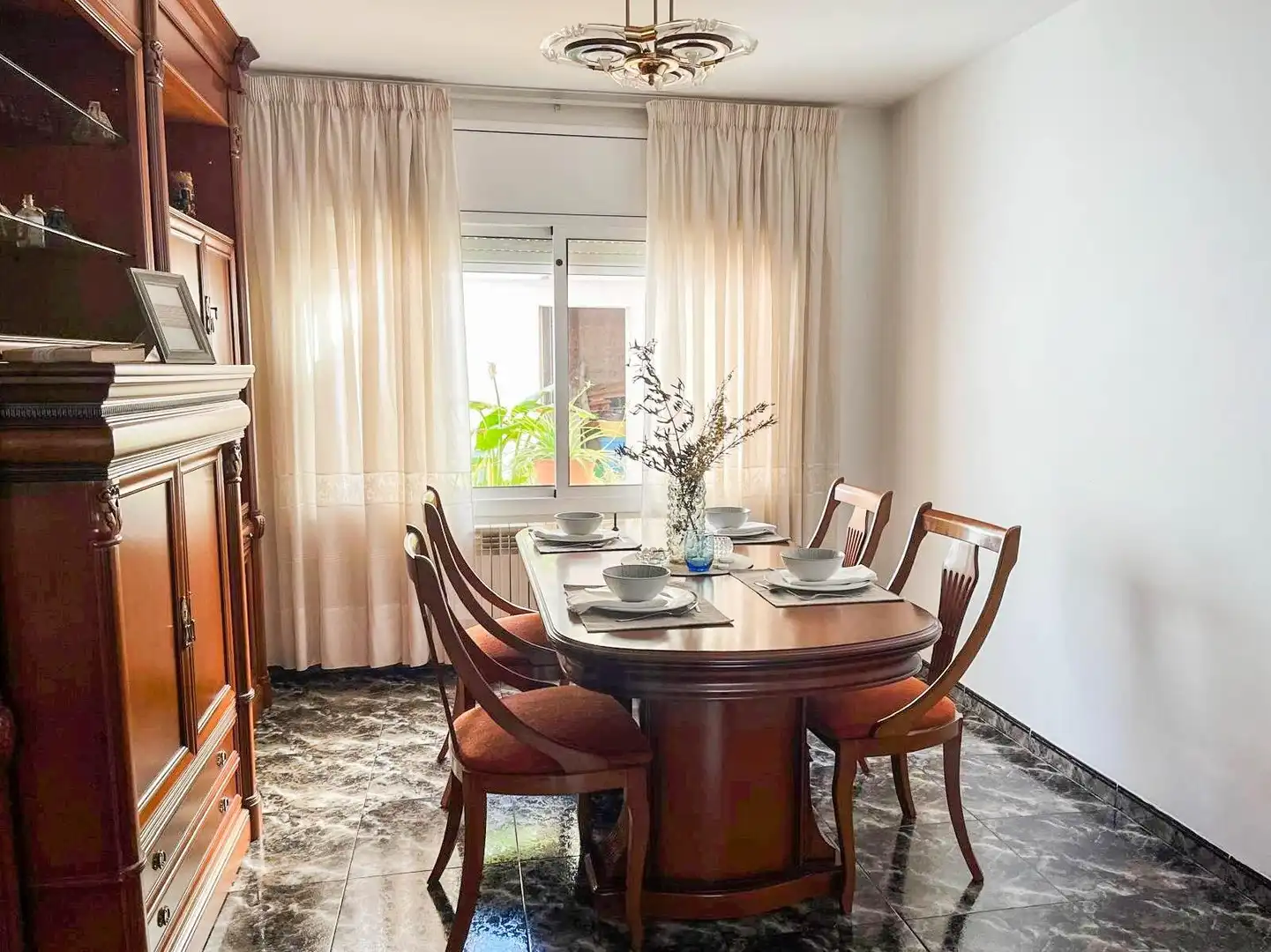 Esszimmer von Einfamilien-Reihenhaus zum Verkauf in Esparreguera mit Heizung, Privatgarten und Terrasse