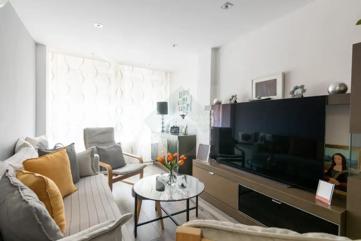 Living room of Flat for sale in Fuenlabrada  with Air Conditioner, Heating and Community pool