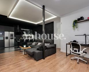 Living room of Flat for sale in  Barcelona Capital  with Air Conditioner, Parquet flooring and Balcony