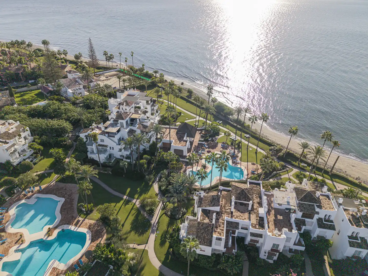 Exterior view of Ground floor for sale in Estepona  with Terrace, Swimming Pool and Community pool