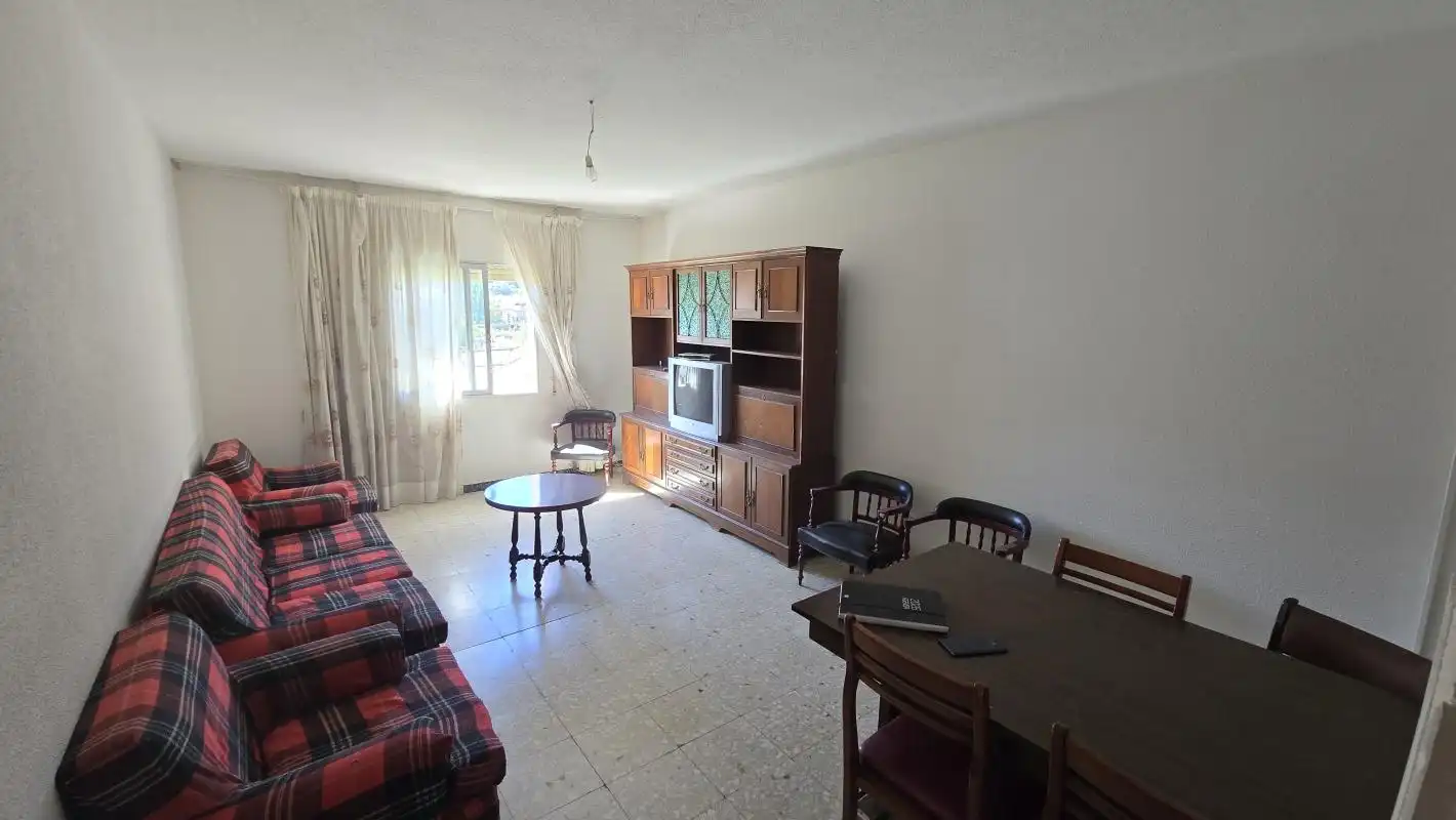 Sala de estar de Piso en venta en Navaluenga con Calefacción, Terraza y Balcón