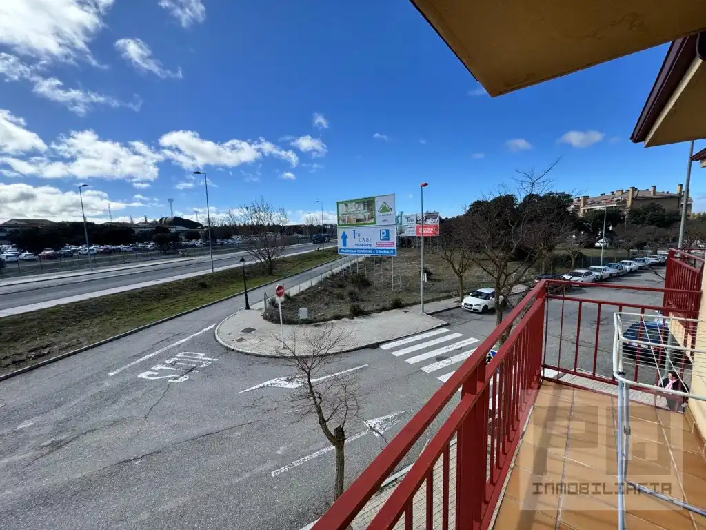 Apartamento de alquiler en C. de la Cdad. de Toledo, 9, Hervencias Altas - El Pinar