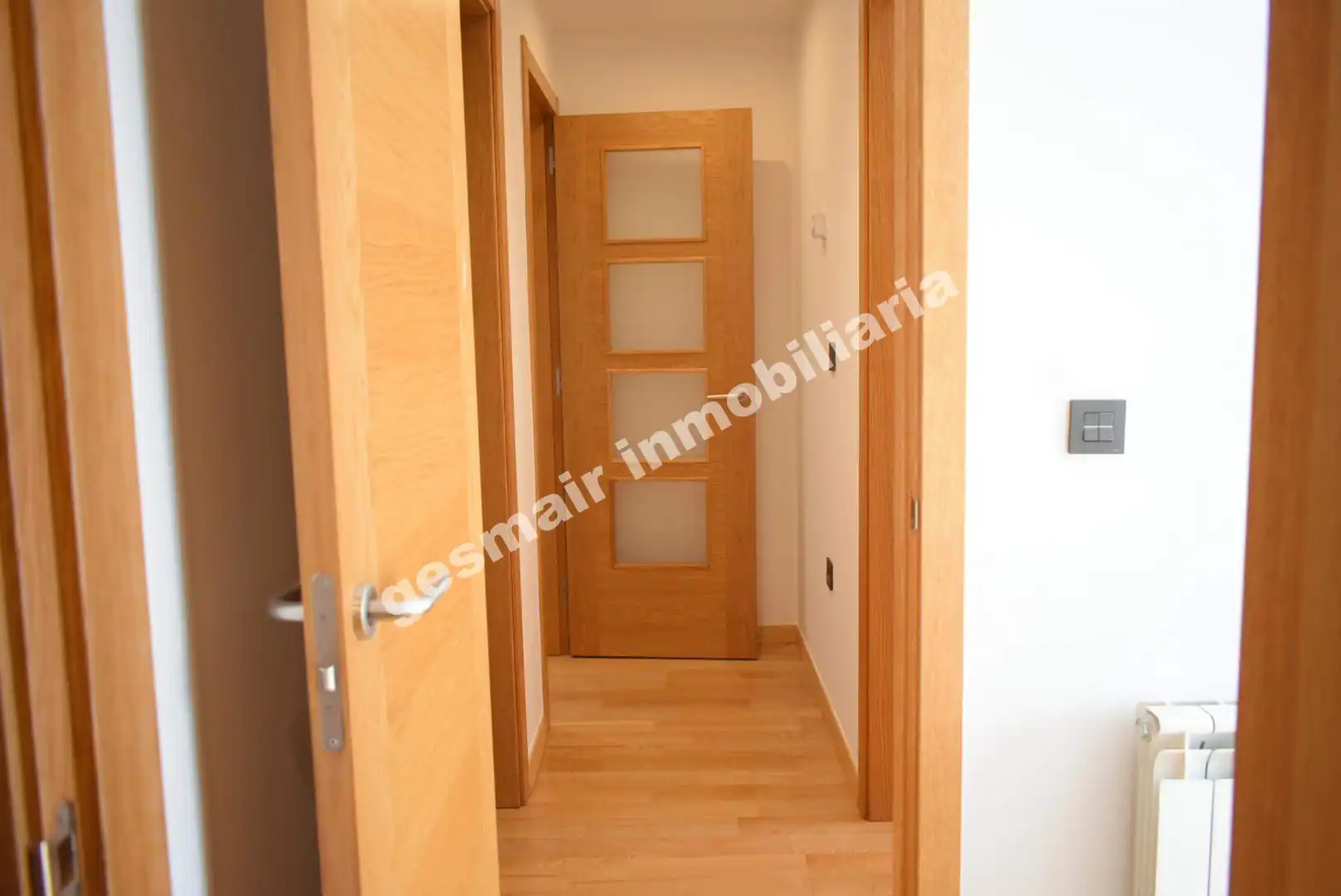 Dormitori de Apartament de lloguer en Pontevedra Capital  amb Calefacció, Parquet i Terrassa