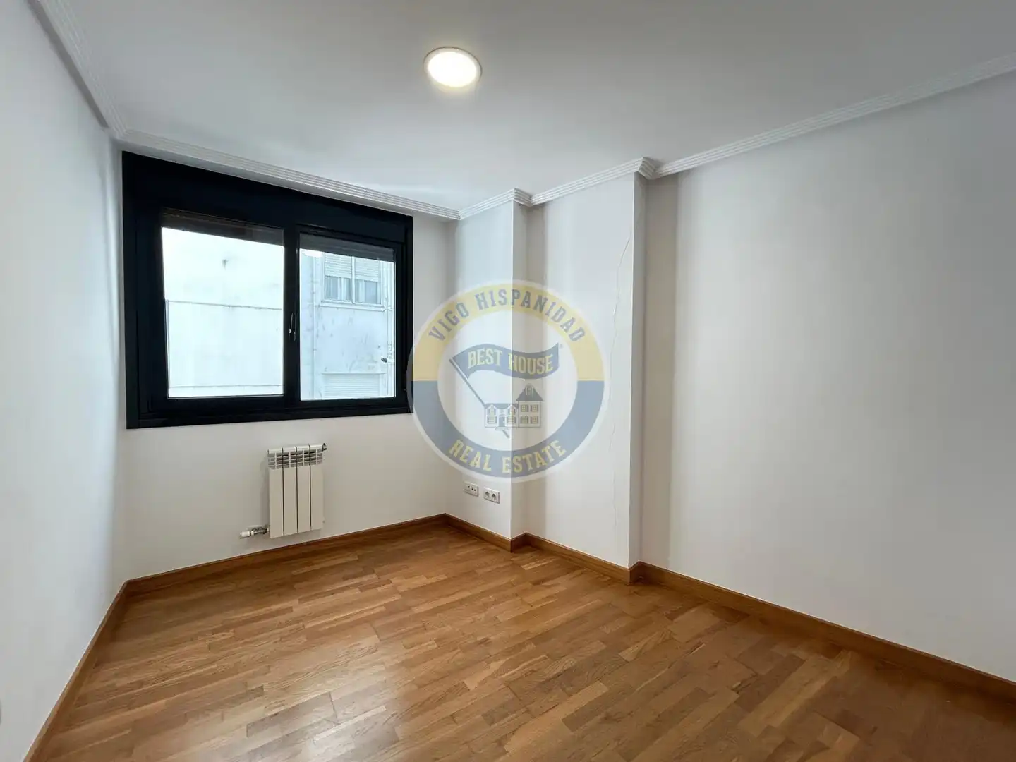 Apartament en venda en Vigo  amb Calefacció i Traster