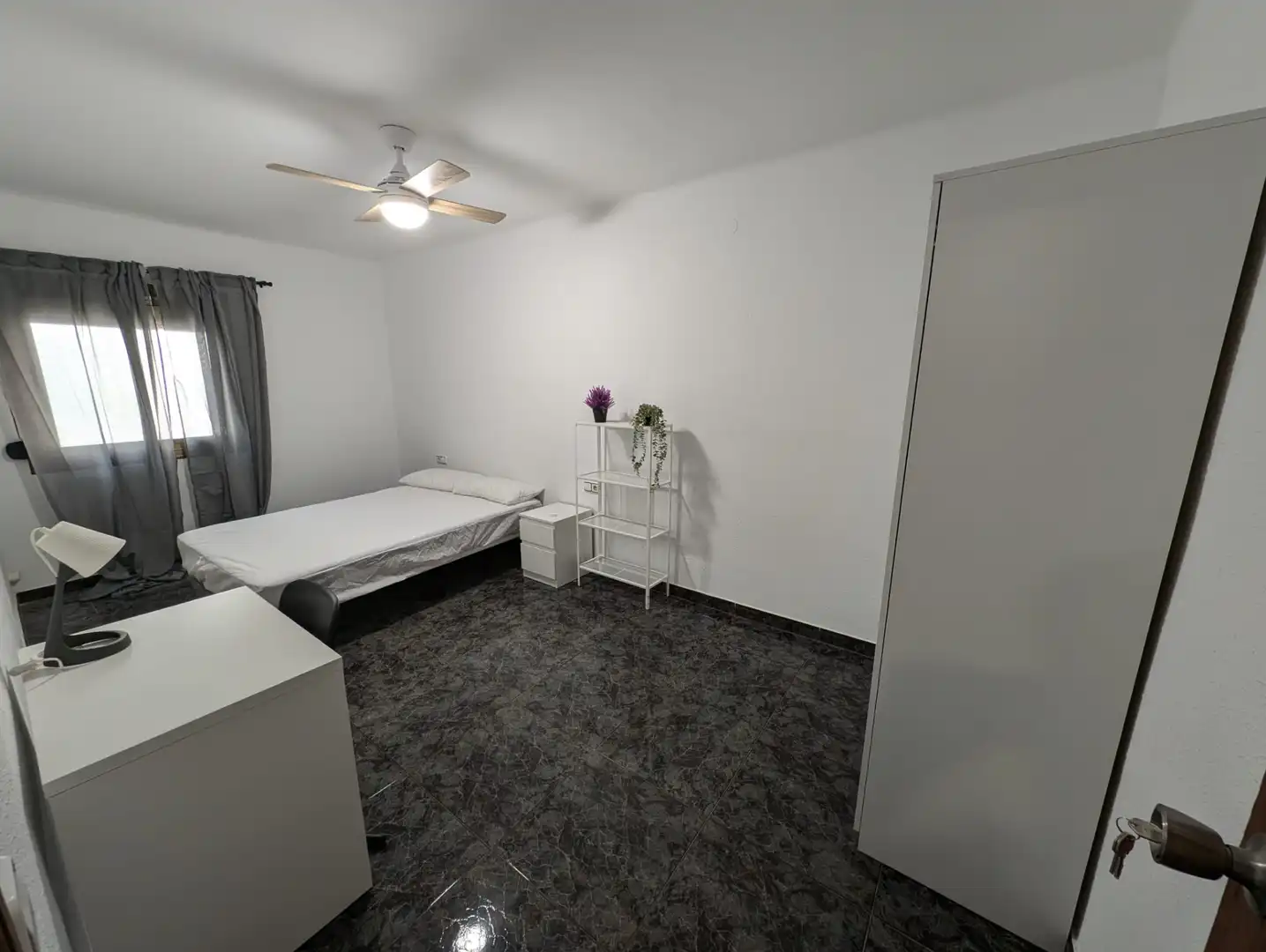 Habitación de Ático en venta en Santa Coloma de Gramenet con Terraza