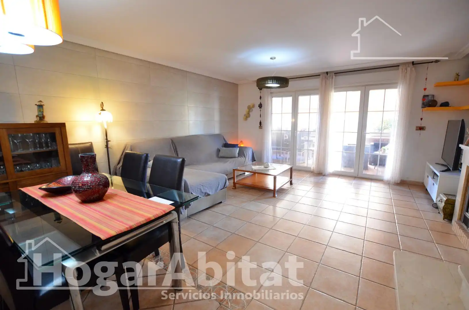 Sala de estar de Casa adosada en venta en Alicante / Alacant con Aire acondicionado, Calefacción y Jardín privado