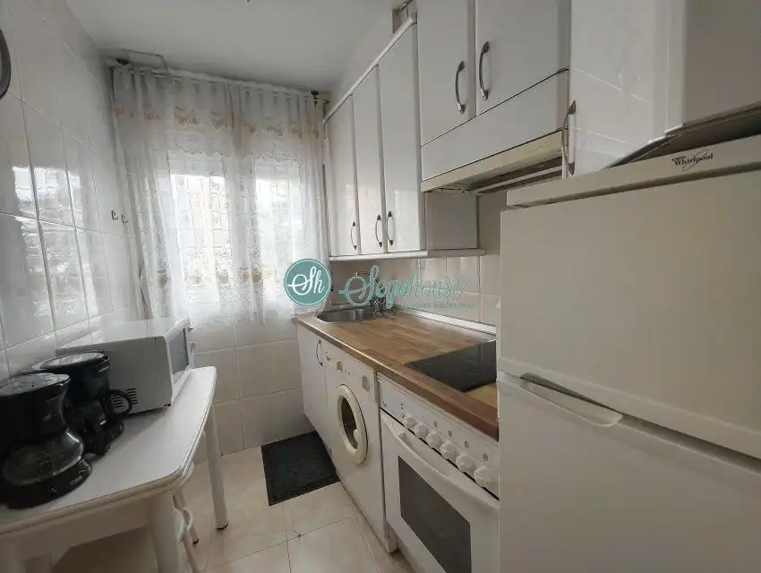 Cocina de Piso de alquiler en San Cristóbal de Segovia con Calefacción, Parquet y Amueblado