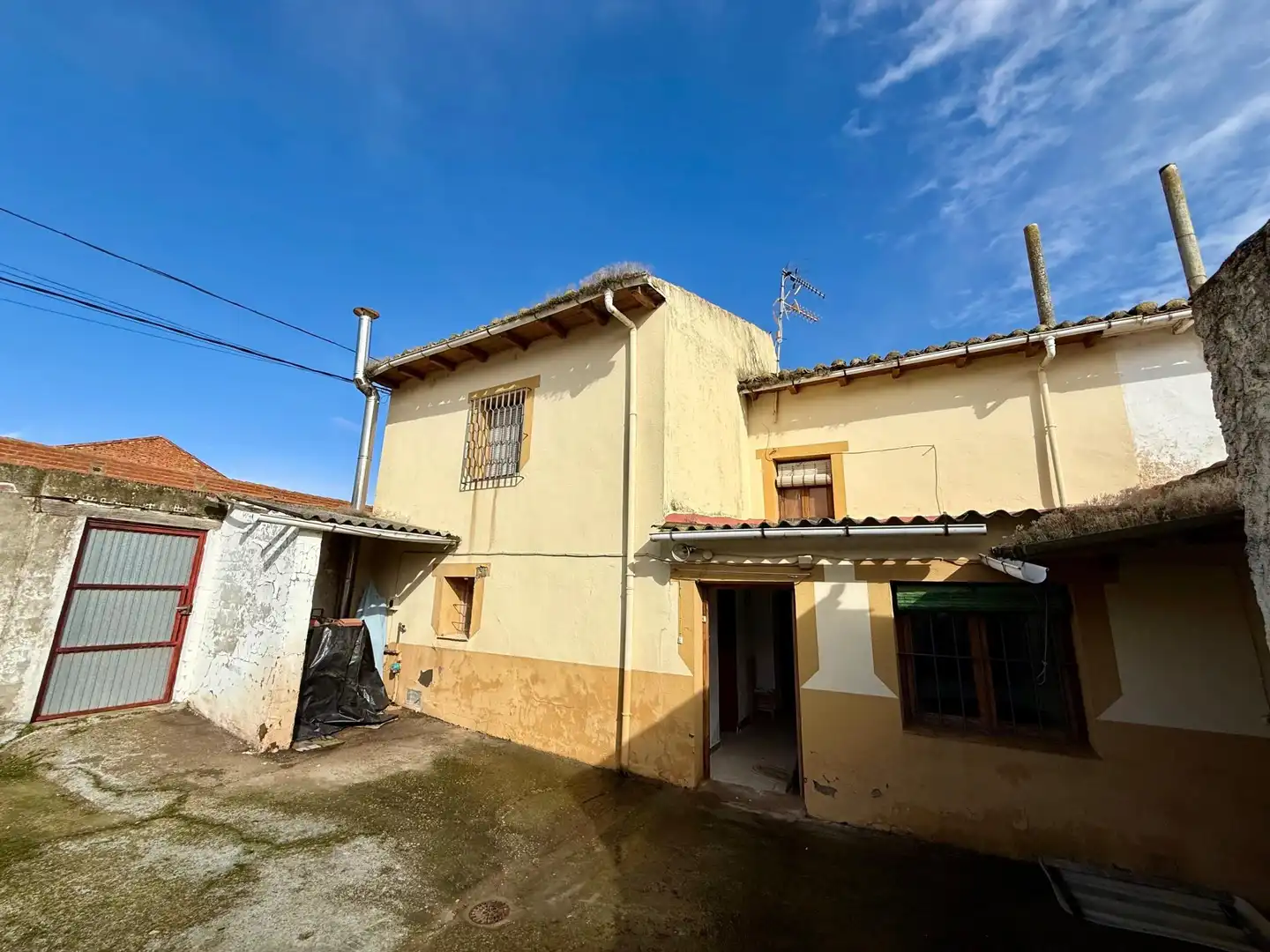 Außenansicht von Country house zum Verkauf in Toral de los Guzmanes