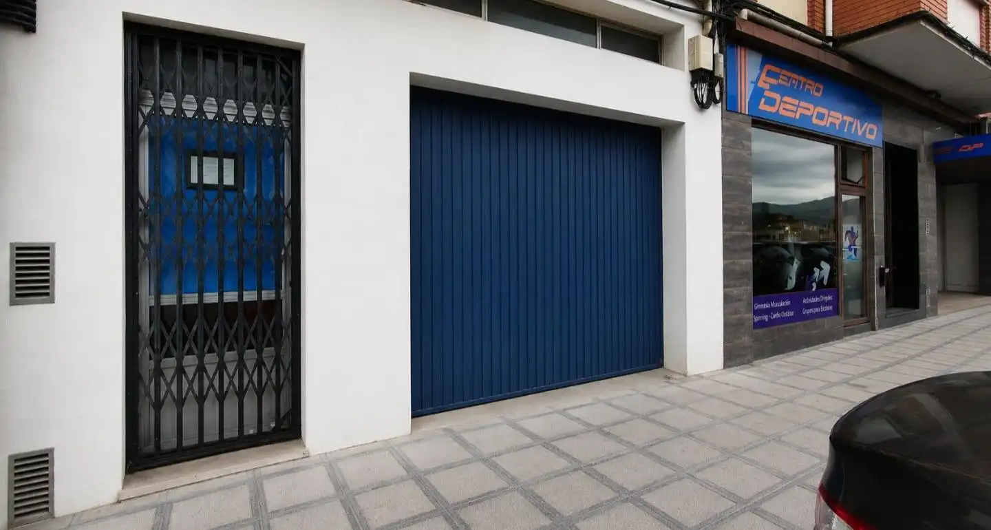 Vista exterior de Local en venta en Siero
