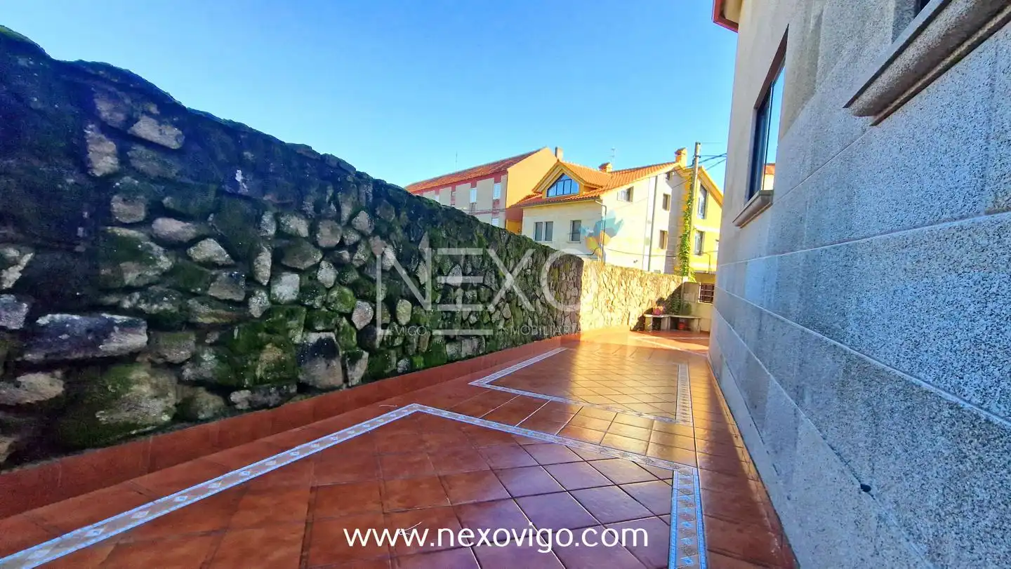 Terraza de Casa adosada en venta en Cangas  con Calefacción, Trastero y Amueblado