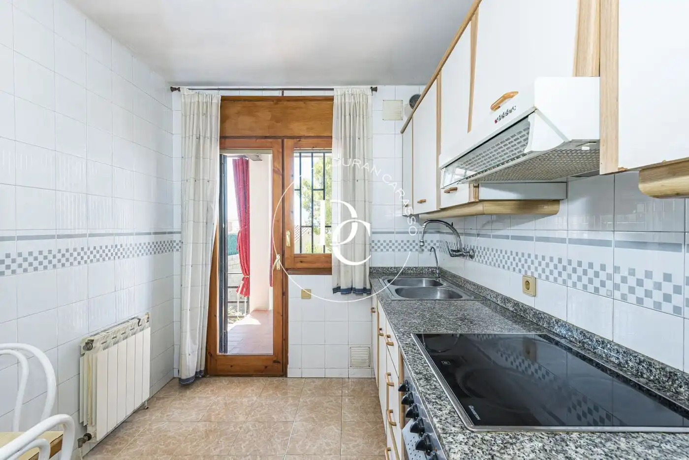 Cuina de Casa o xalet en venda en Sant Pere de Ribes amb Jardí privat, Terrassa i Traster