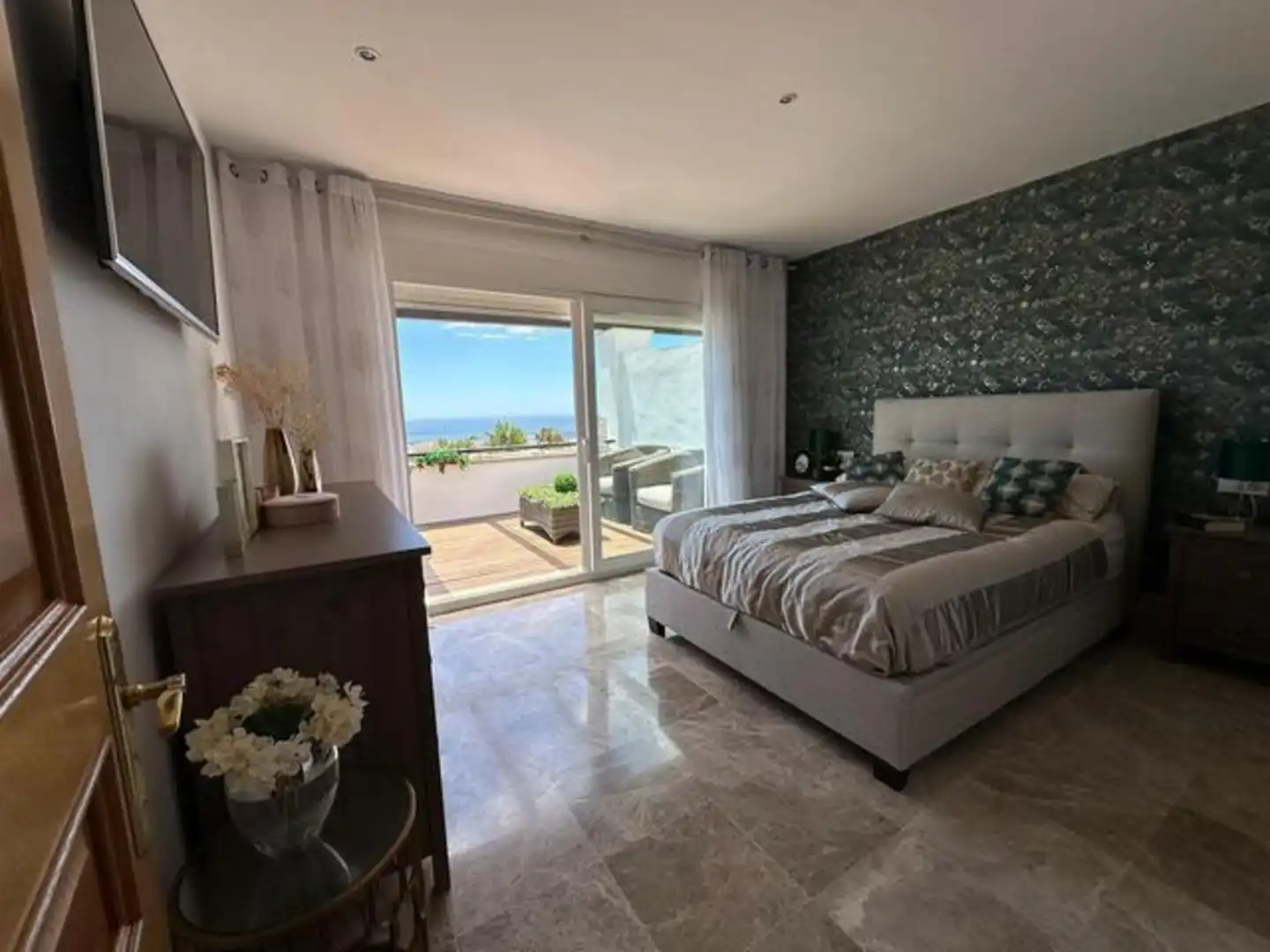 Dormitori de Àtic en venda en Marbella amb Aire condicionat, Terrassa i Piscina