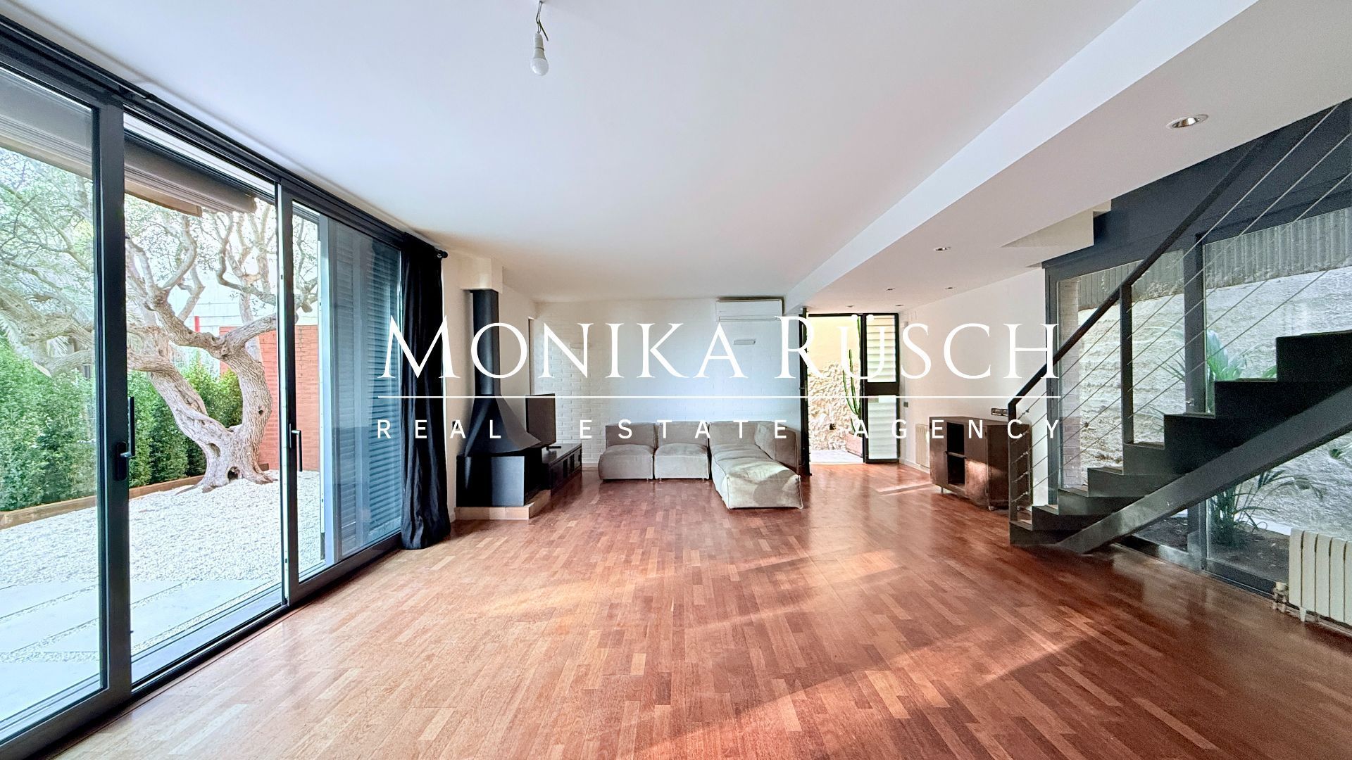 Exterior view of House or chalet to rent in  Barcelona Capital  with Air Conditioner, Heating and Terrace