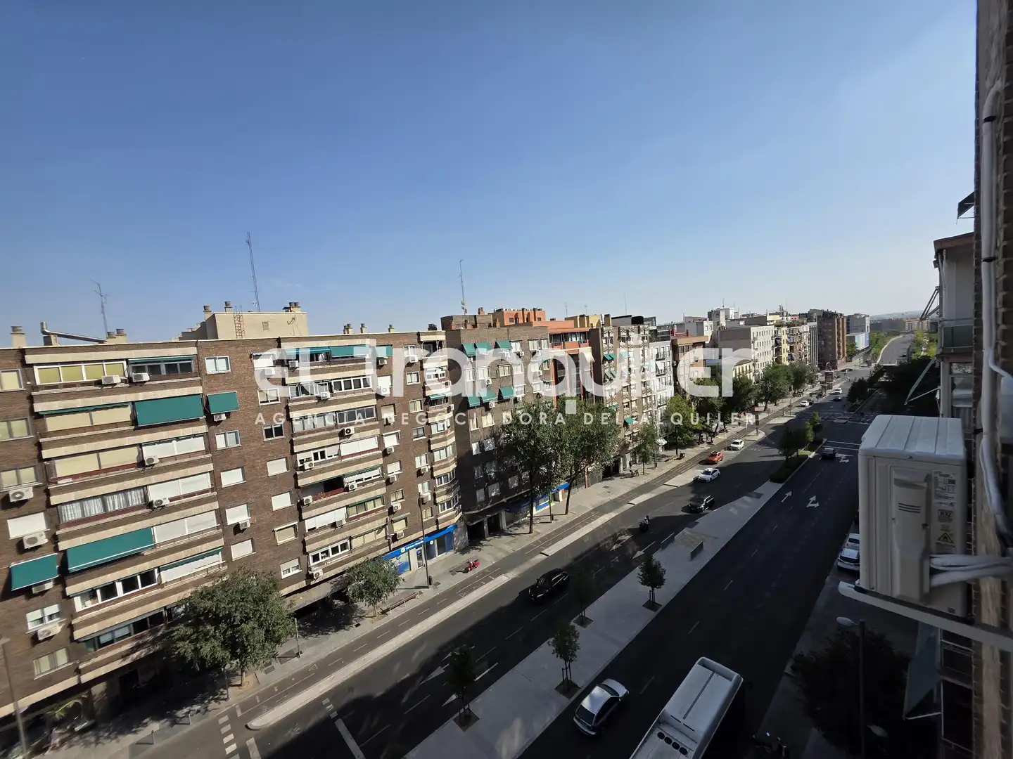 Außenansicht von Wohnung zur Miete in Madrid mit Klimaanlage und Waschmaschine