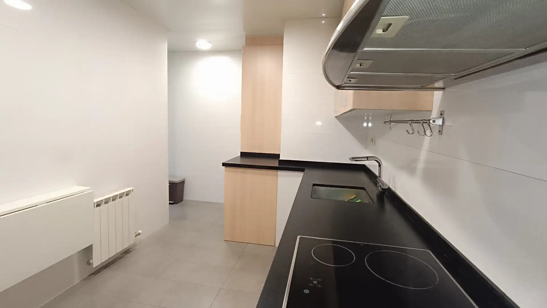 Küche von Wohnung zum Verkauf in Cornellà de Llobregat mit Klimaanlage, Heizung und Parkett