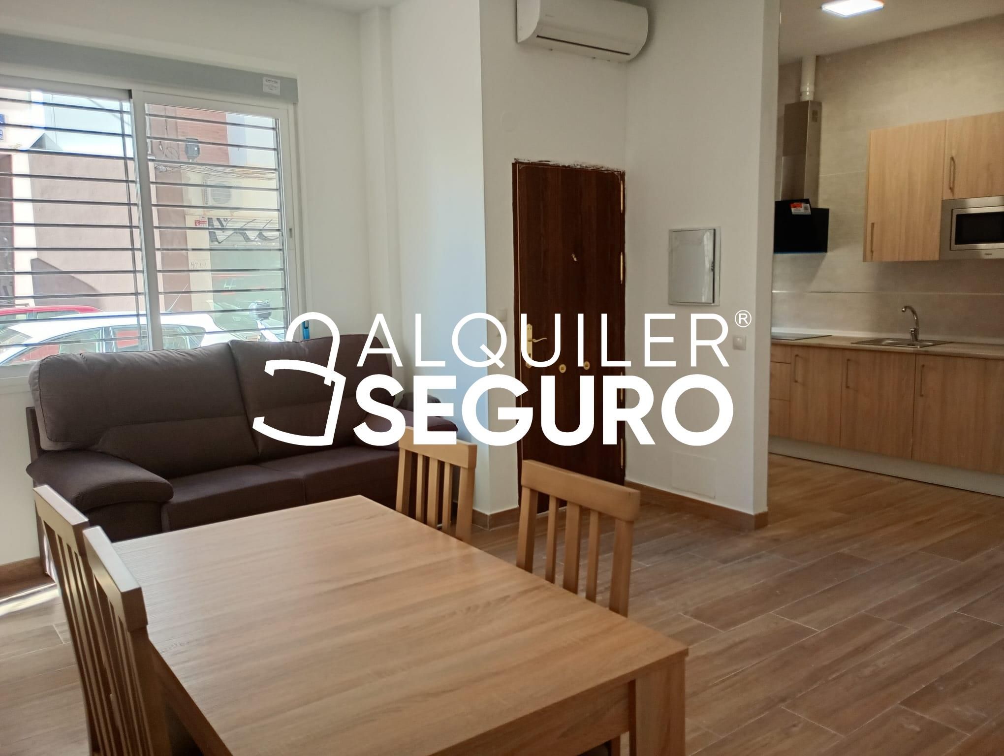 Sala d'estar de Estudi de lloguer en Málaga Capital amb Aire condicionat i Moblat