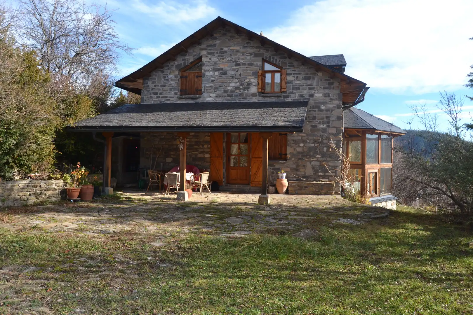 Außenansicht von Haus oder Chalet zum Verkauf in Aisa mit Heizung und Privatgarten