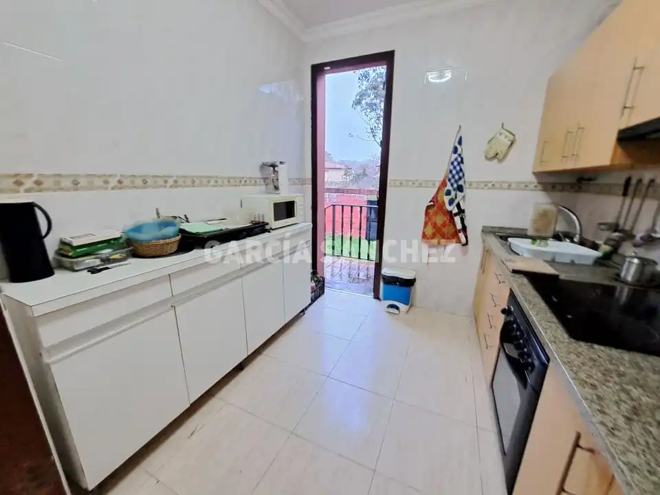 Cuina de Casa o xalet en venda en Boiro amb Jardí privat i Traster