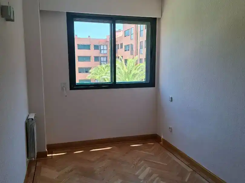 Dormitori de Pis en venda en  Madrid Capital amb Aire condicionat i Piscina