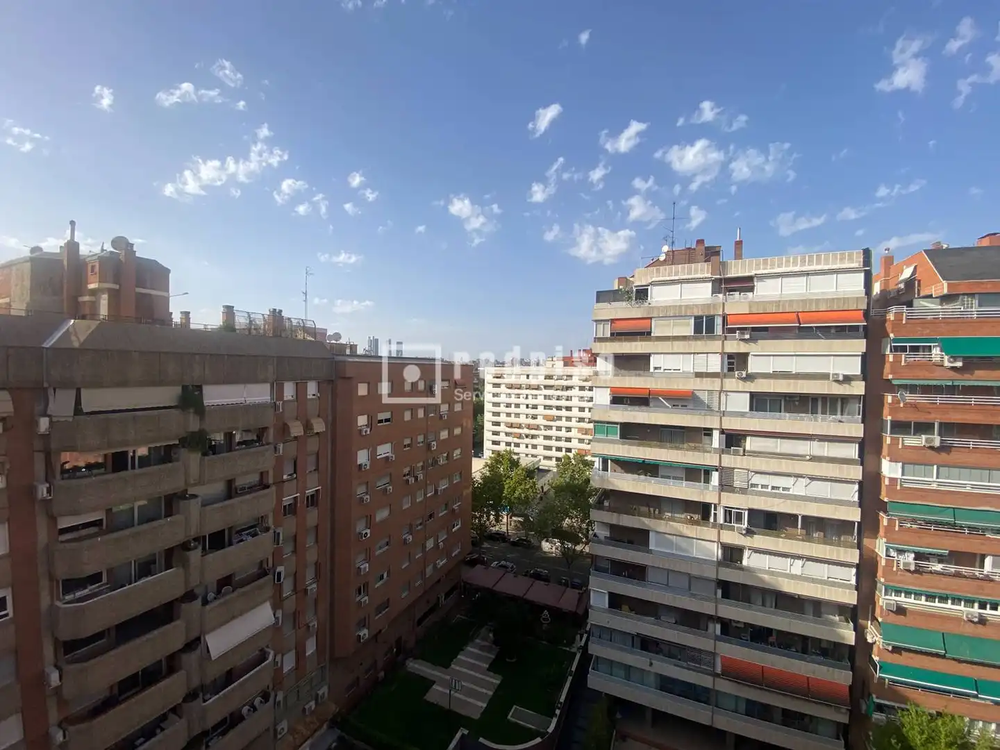 Außenansicht von Wohnung zur Miete in Madrid mit Klimaanlage, Privatgarten und Terrasse