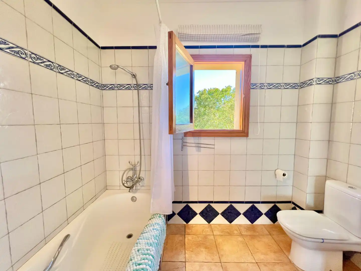 Baño de Finca rústica de alquiler en Campos con Aire acondicionado, Calefacción y Jardín privado