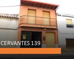 Vista exterior de Casa o xalet en venda en Calzada de Calatrava amb Aire condicionat, Calefacció i Parquet