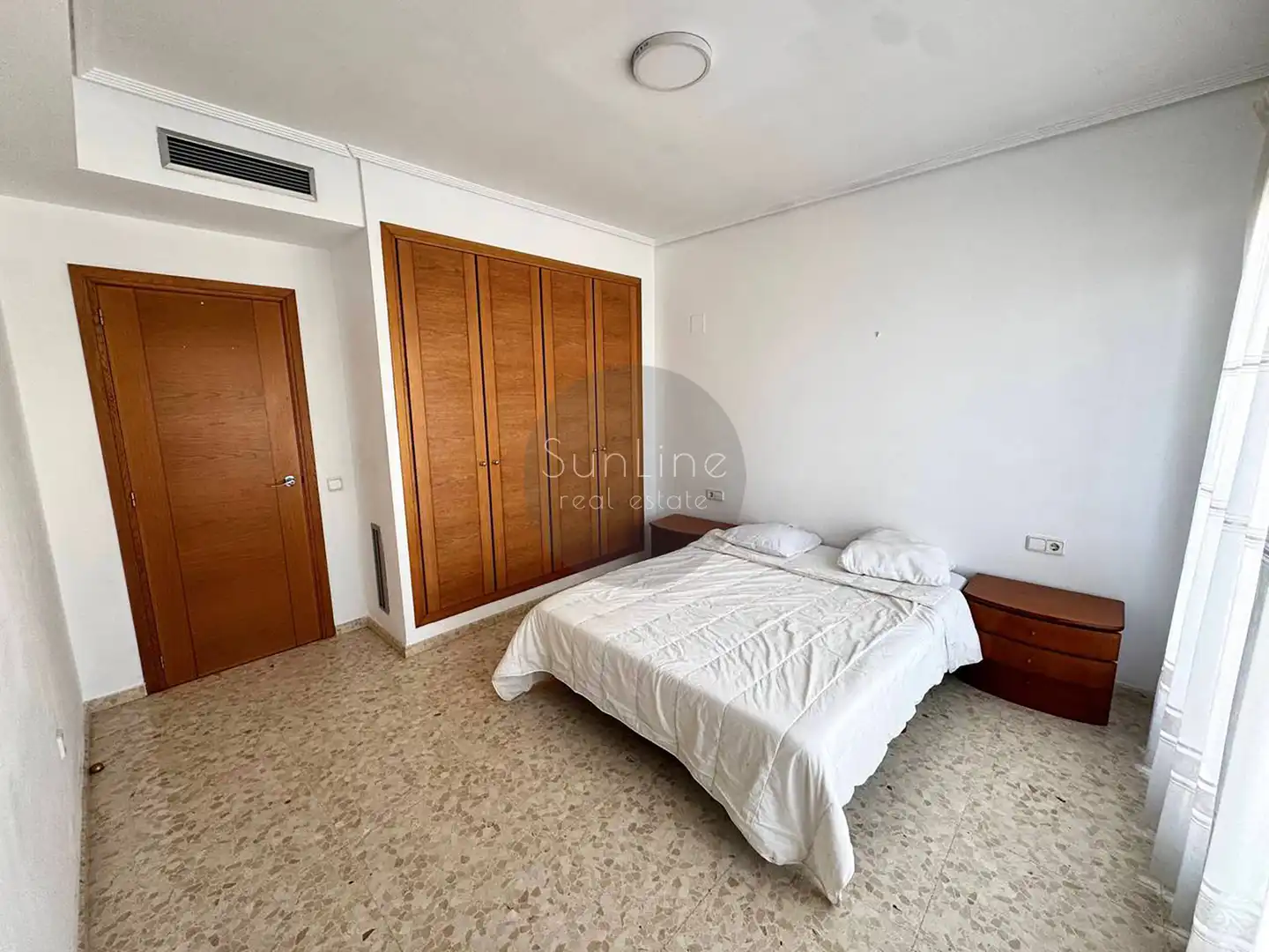 Schlafzimmer von Einfamilien-Reihenhaus zur Miete in Moncada mit Klimaanlage, Privatgarten und Terrasse