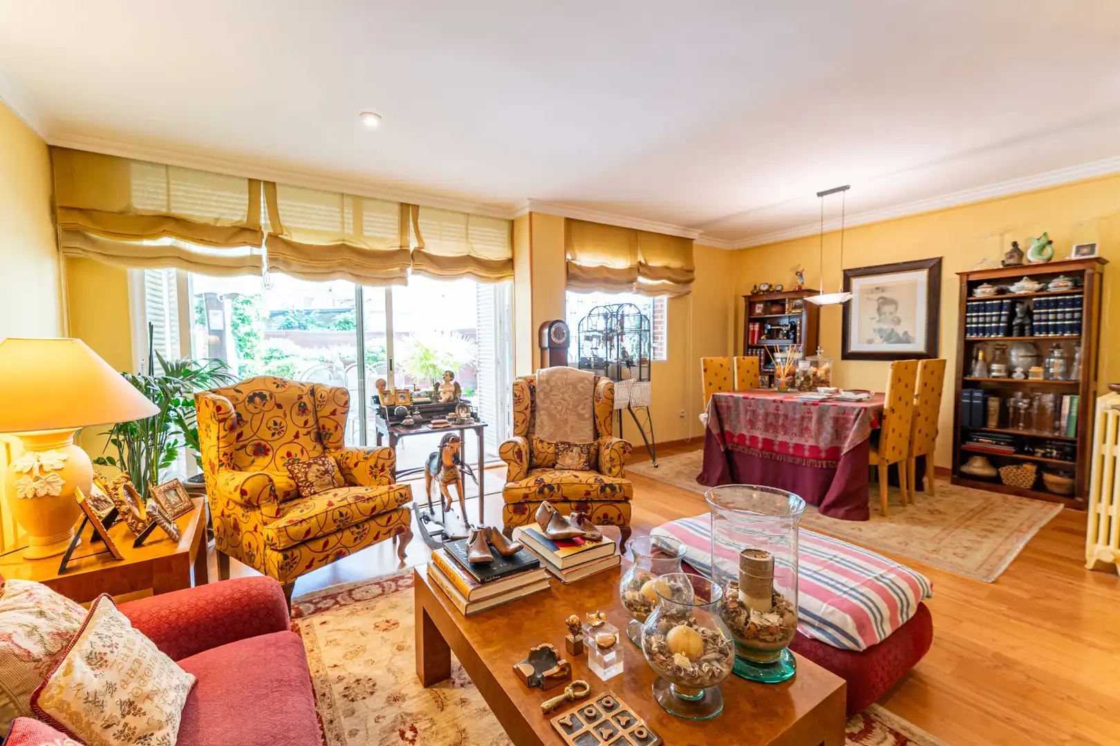 Sala de estar de Casa adosada en venta en Las Rozas de Madrid con Aire acondicionado, Calefacción y Jardín privado