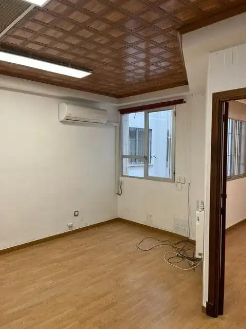 Dormitori de Oficina de lloguer en Sevilla amb Aire condicionat
