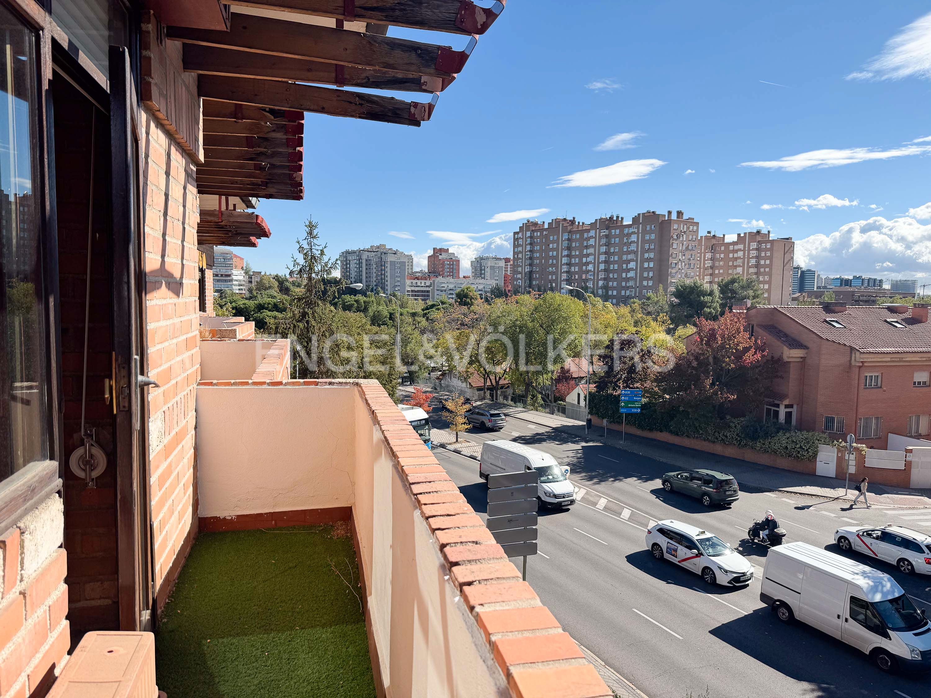 Exterior view of Apartment to rent in  Madrid Capital  with Air Conditioner, Heating and Terrace