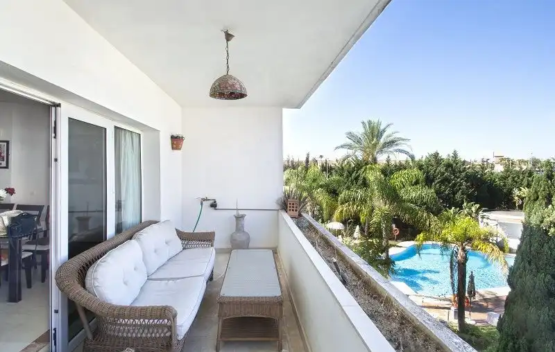 Apartament amb piscina en venda a Nueva Andalucía, imagen 2